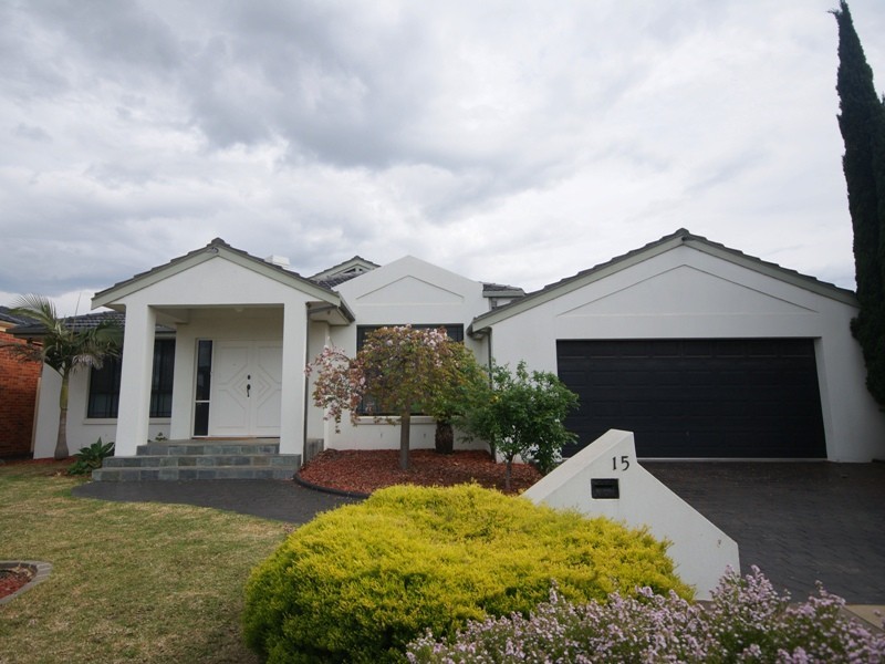 15 Sturt Court, Taylors Lakes VIC 3038