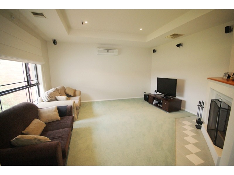 15 Sturt Court, Taylors Lakes VIC 3038