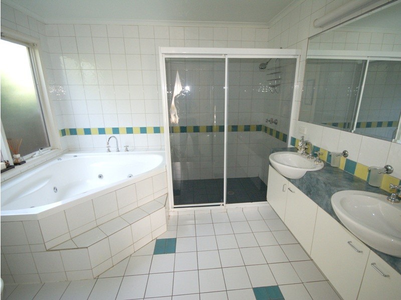 15 Josephine Street, Oak Park VIC 3046