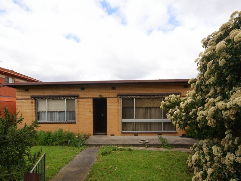 21 Balmoral Avenue, Strathmore VIC 3041