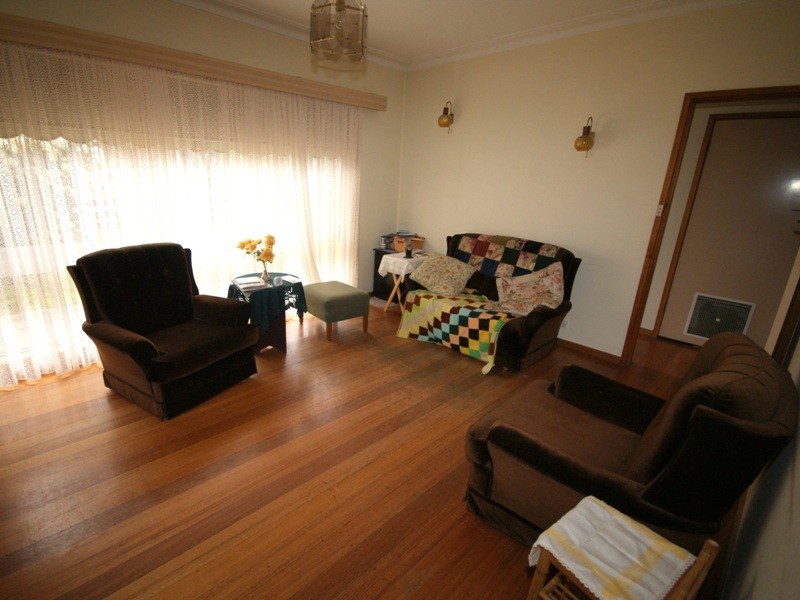 21 Balmoral Avenue, Strathmore VIC 3041