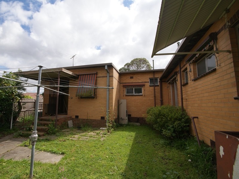 21 Balmoral Avenue, Strathmore VIC 3041