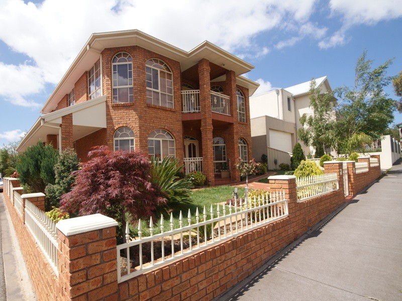 36 Central Park Avenue, Maribyrnong VIC 3032