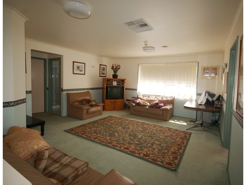 12 Martens Court, Taylors Lakes VIC 3038