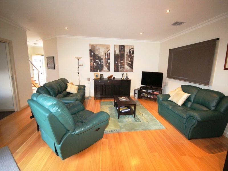 1/13 Walters Avenue, Airport West VIC 3042