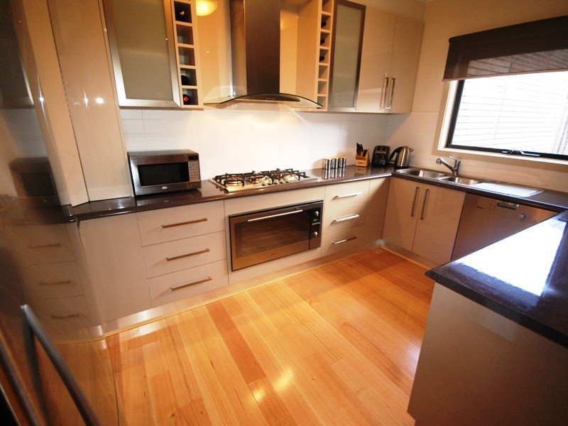 1/13 Walters Avenue, Airport West VIC 3042