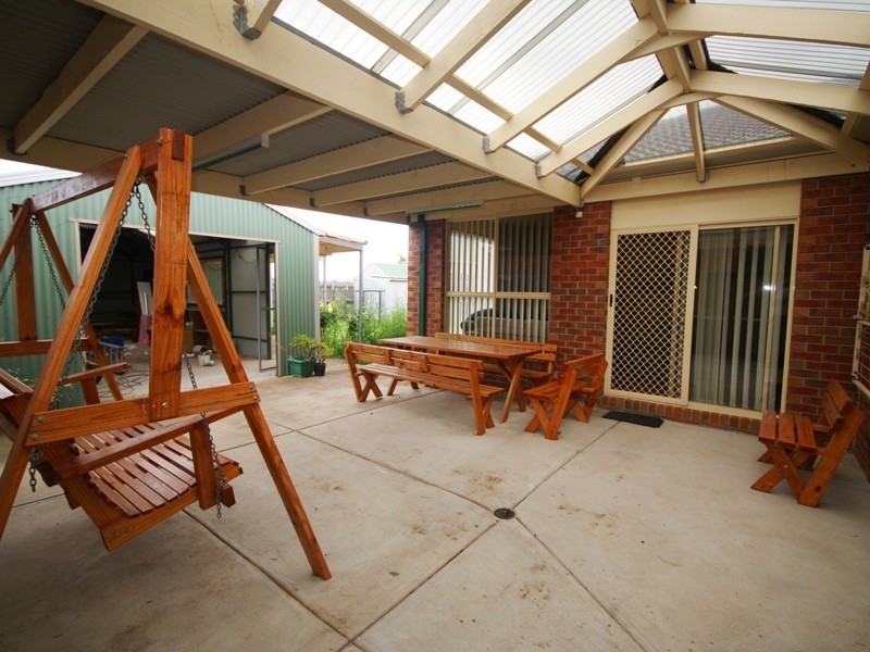 12 Lady Rose Crescent, Sydenham VIC 3037