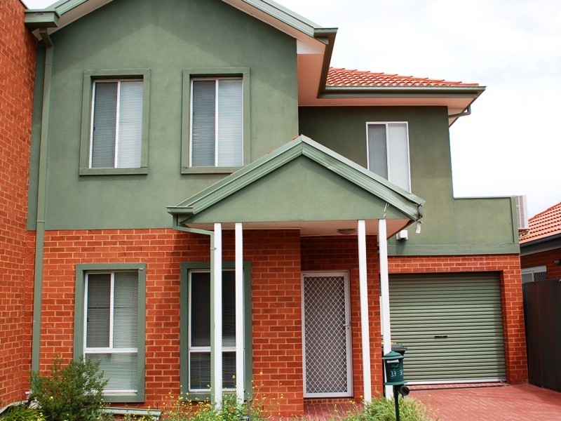 33 Balerno Circle, Gowanbrae VIC 3043