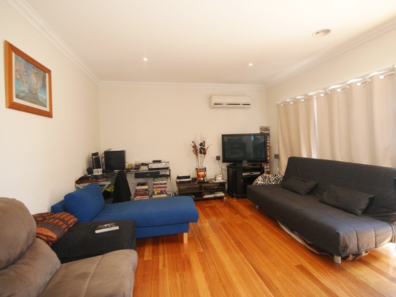 2/33 Grandview Street, Glenroy VIC 3046