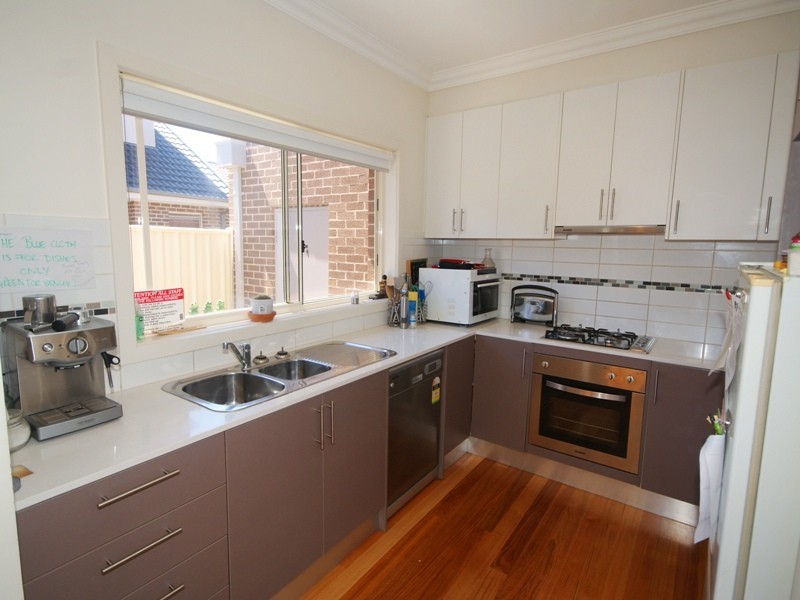 2/33 Grandview Street, Glenroy VIC 3046