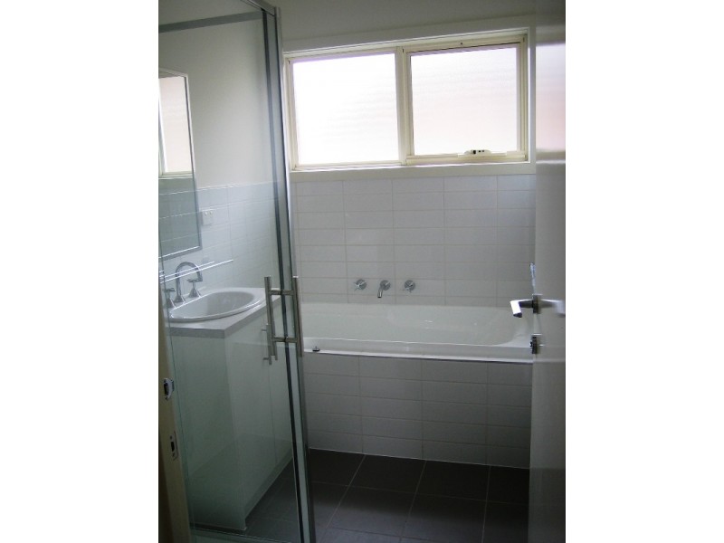 2/33 Grandview Street, Glenroy VIC 3046