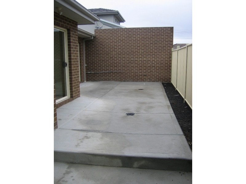 2/33 Grandview Street, Glenroy VIC 3046