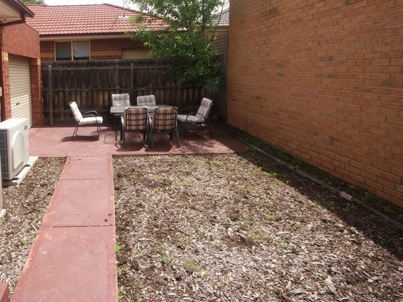 2/60 Deakin Street, Essendon VIC 3040