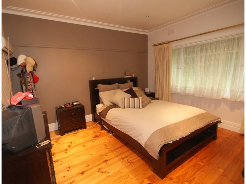 5 Myrtle Grove, Airport West VIC 3042