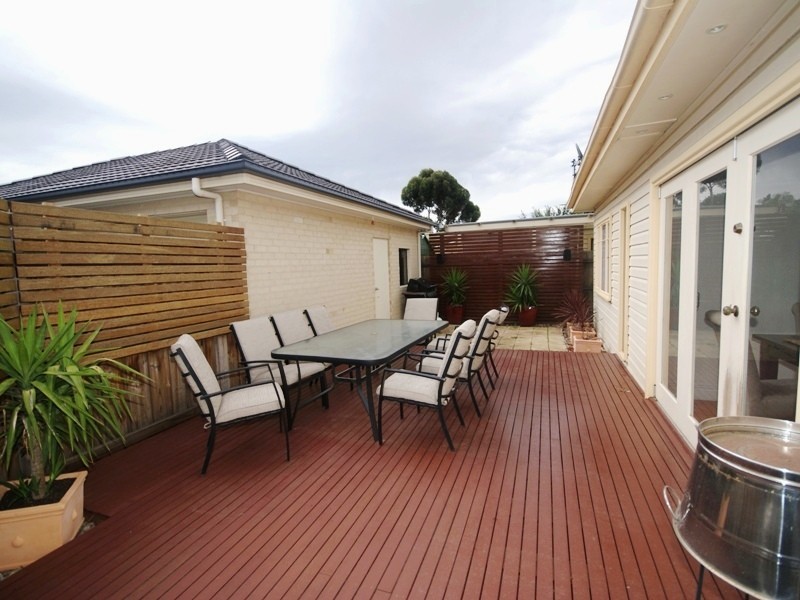 5 Myrtle Grove, Airport West VIC 3042