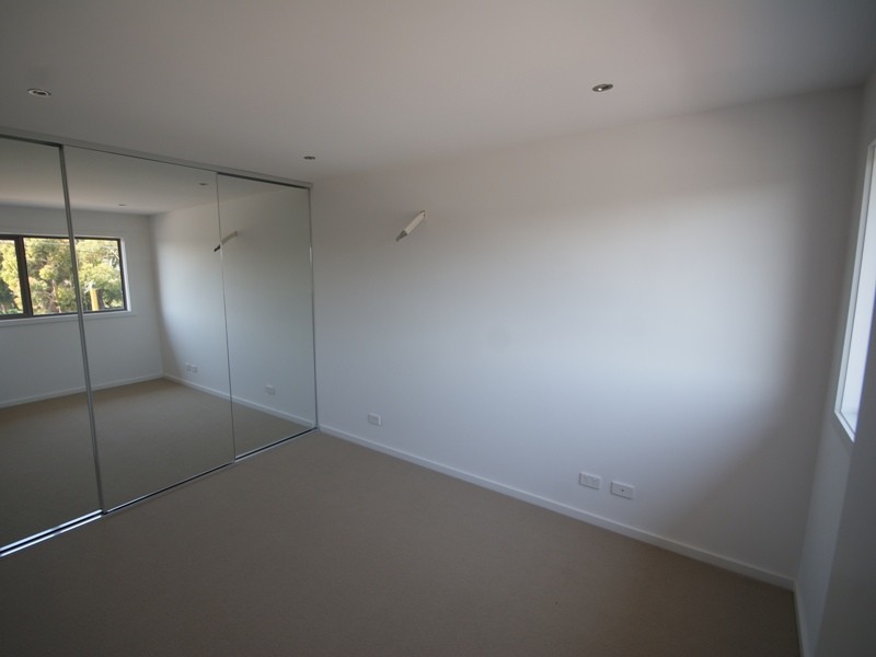 1/479 Buckley Street, Essendon VIC 3040