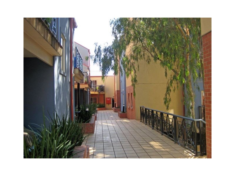 10/8-32 Howlett Street, Kensington VIC 3031