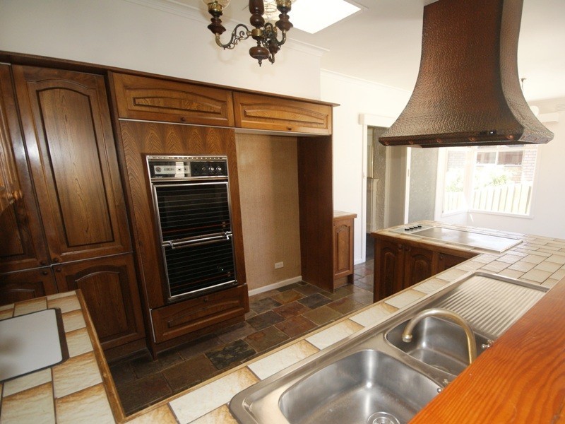 171 Mascoma Street, Strathmore VIC 3041