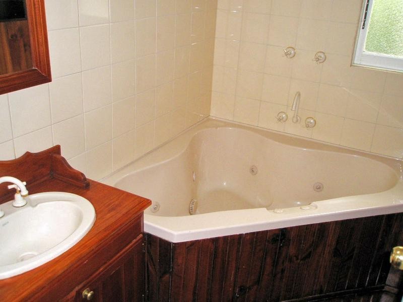 14 Military Road, Avondale Heights VIC 3034