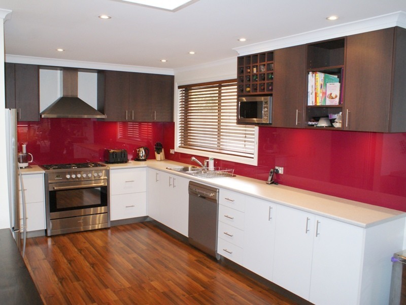 10 Grimes Avenue, Taylors Lakes VIC 3038