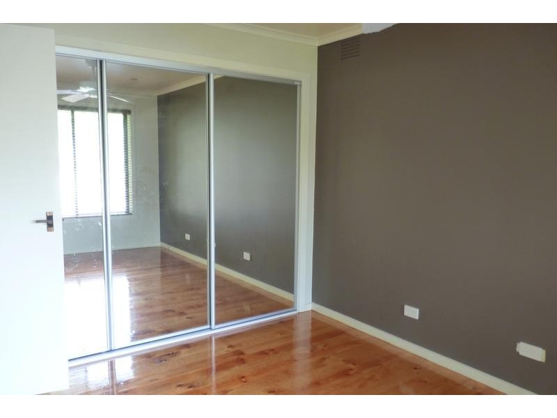 1/11 Grandview Ave, Glenroy VIC 3046