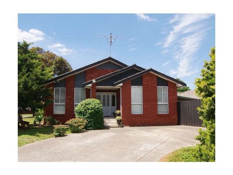 15 Kingsmead Close, Sunshine North VIC 3020