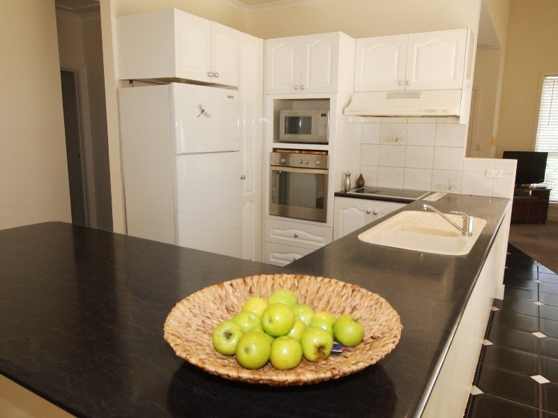 15 Kingsmead Close, Sunshine North VIC 3020