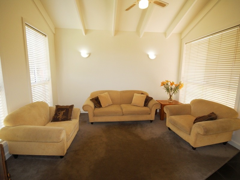 15 Kingsmead Close, Sunshine North VIC 3020