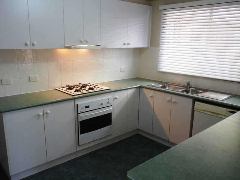 4 Ozzimo Drive, Hillside VIC 3037
