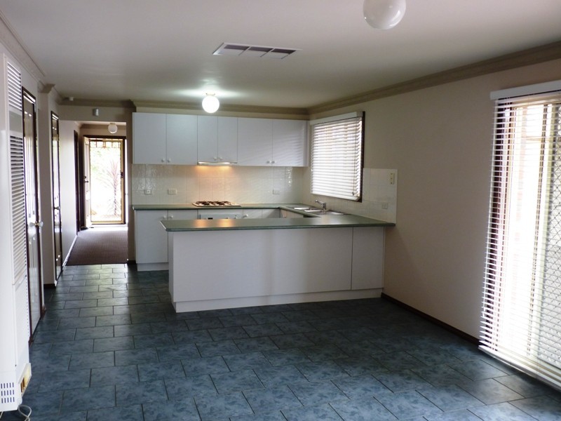 4 Ozzimo Drive, Hillside VIC 3037