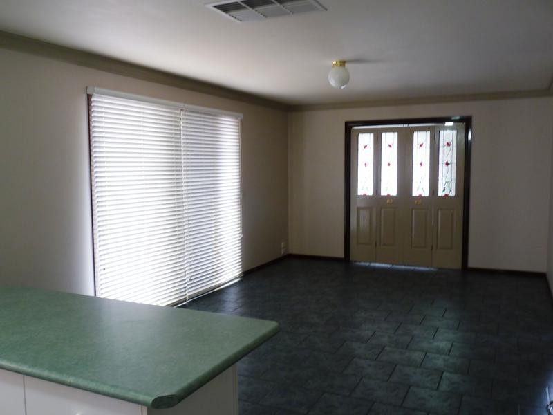4 Ozzimo Drive, Hillside VIC 3037