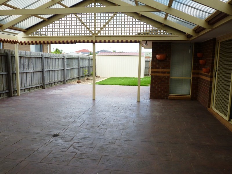 4 Ozzimo Drive, Hillside VIC 3037