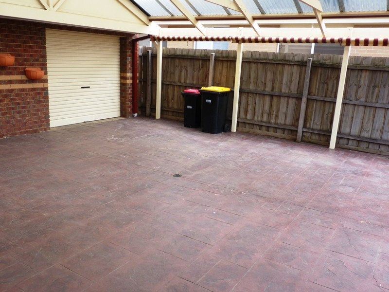 4 Ozzimo Drive, Hillside VIC 3037