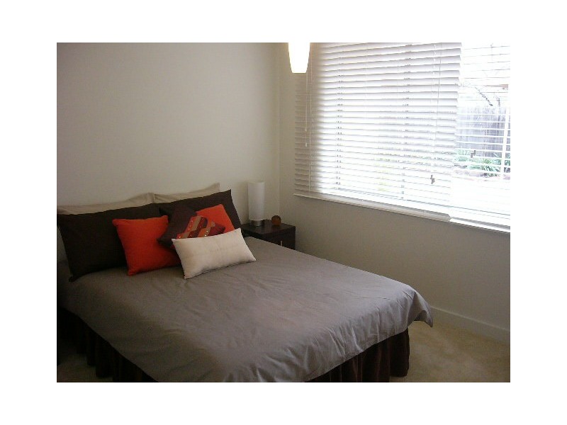 2/10 O’Shannassy Street, Essendon VIC 3040