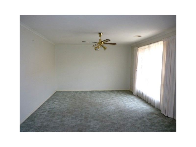 3/9 Walters Avenue, Airport West VIC 3042
