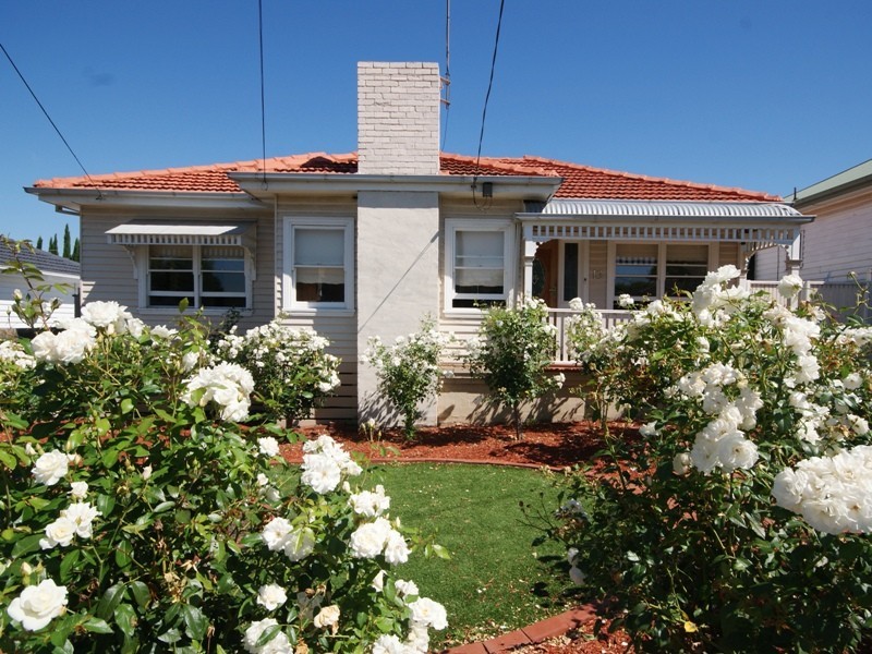 13 John Street, Oak Park VIC 3046