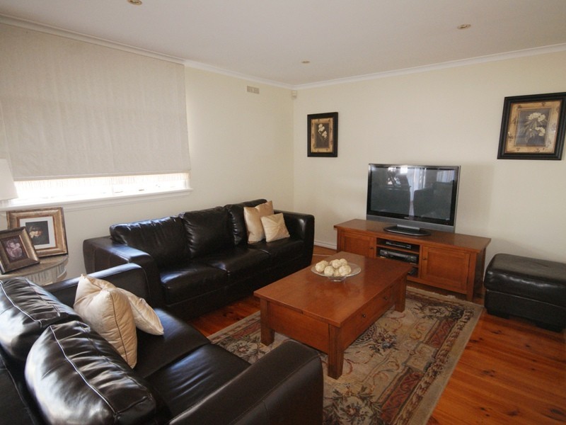 13 John Street, Oak Park VIC 3046