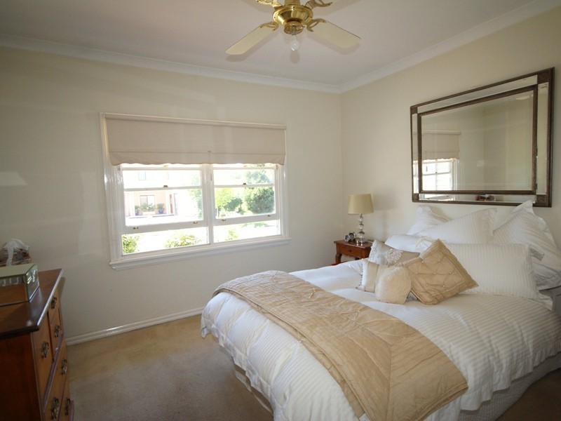 13 John Street, Oak Park VIC 3046