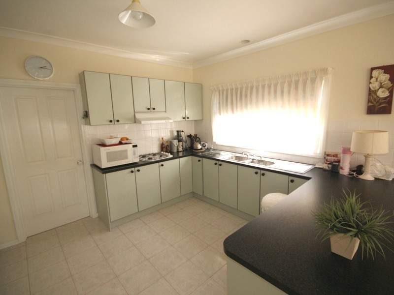 2/43 Cameron Street, Airport West VIC 3042