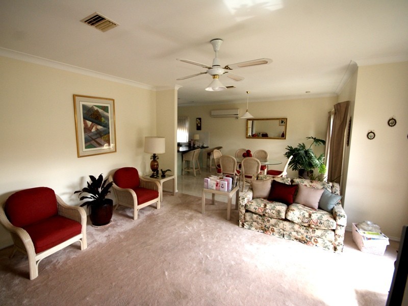 2/43 Cameron Street, Airport West VIC 3042