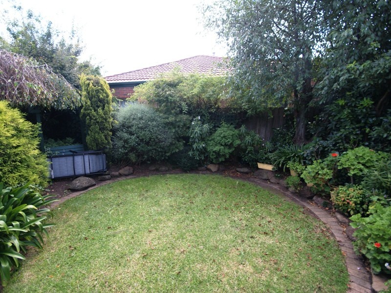 2/43 Cameron Street, Airport West VIC 3042