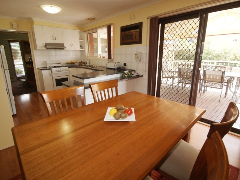 4 Cocopara Crescent, Taylors Lakes VIC 3038