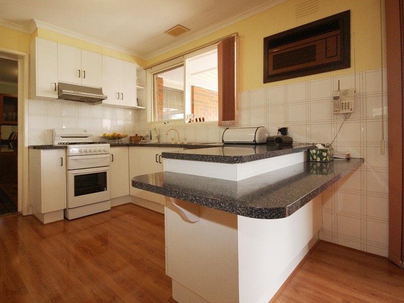 4 Cocopara Crescent, Taylors Lakes VIC 3038