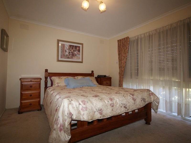 4 Cocopara Crescent, Taylors Lakes VIC 3038