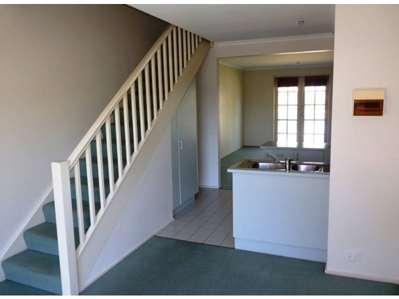 13/2 Ballarat Road, Footscray VIC 3011