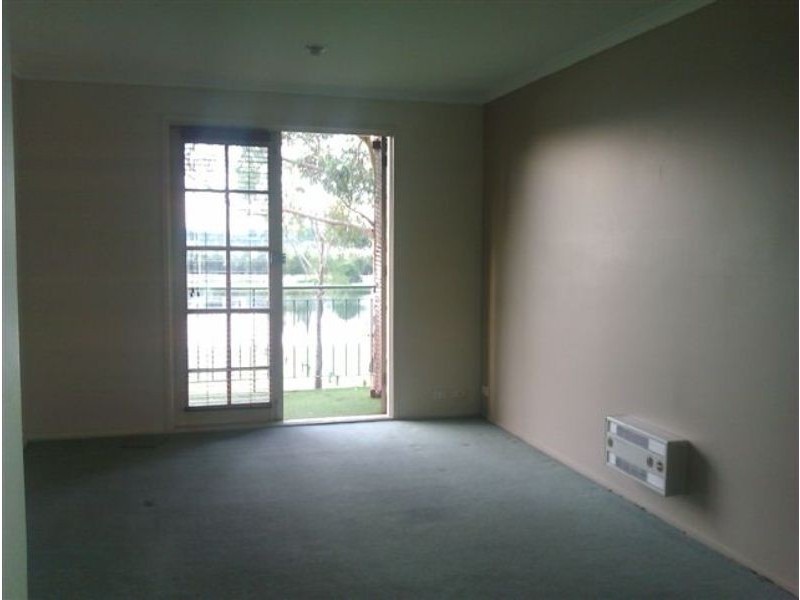 13/2 Ballarat Road, Footscray VIC 3011