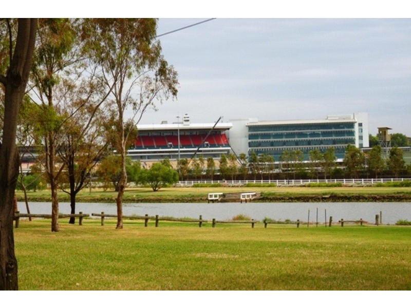 13/2 Ballarat Road, Footscray VIC 3011