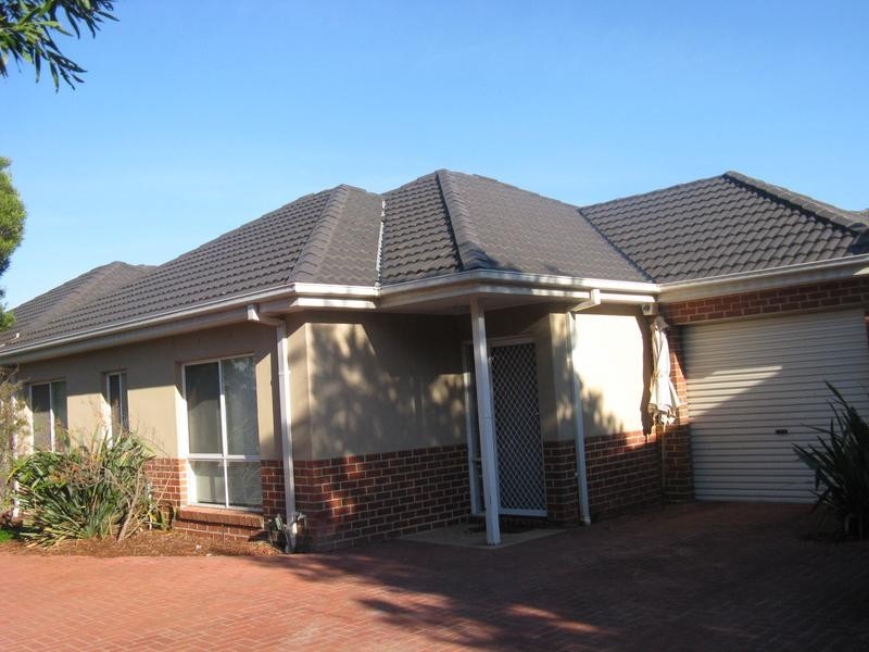 28 Balerno Circuit, Gowanbrae VIC 3043