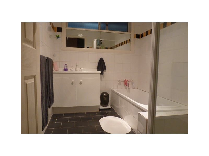 15 White Street, Avondale Heights VIC 3034