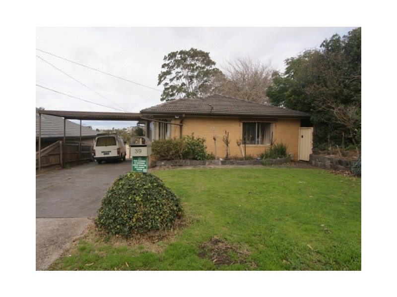 39 Hillside Grove, Airport West VIC 3042